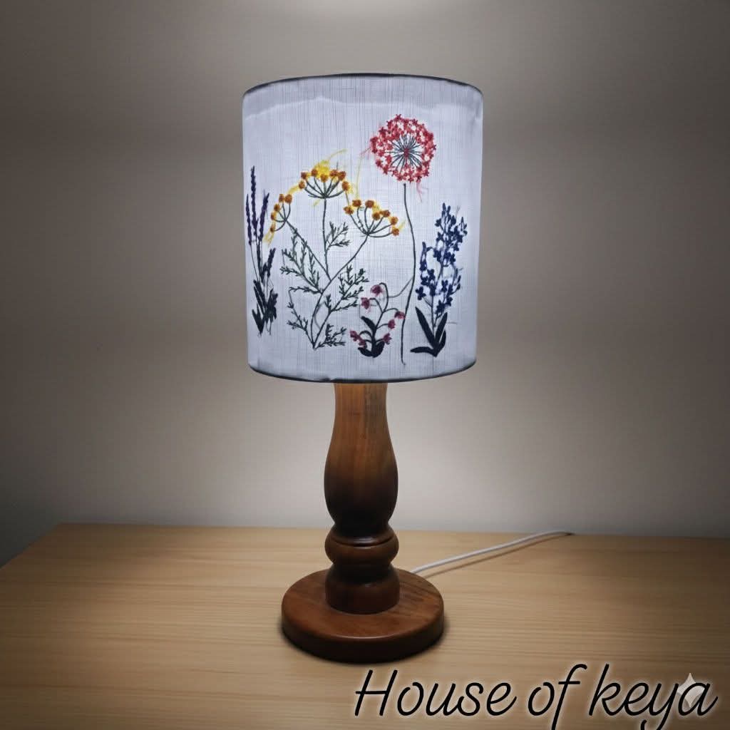 হ্যান্ডমেড এমব্রয়ডারি টেবিল ল্যাম্প – DMC সুতা, ক্যানভাস শেড, মেহগনি বেস | Pre-Order